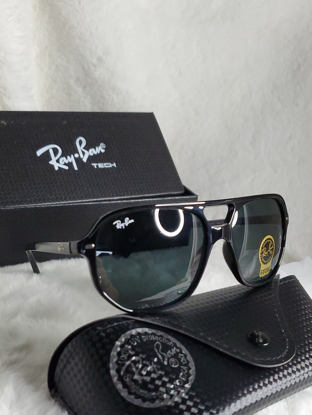 Ray-Ban Black Pilot-Style Sunglasses with Dark Green Lenses